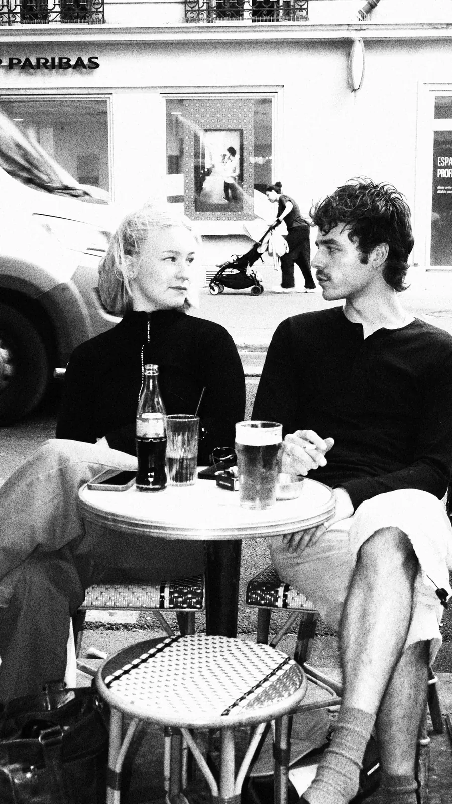 Un couple en terrasse
